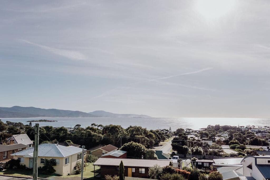 The Watch House - Panoramic Views Of Bicheno Ocean Villa Luaran gambar
